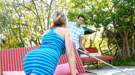 Hot american blond cougar Jenna Covelli suck rod and fuck near the pool