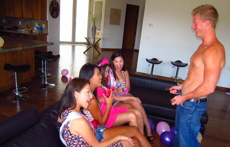 Sexy women Kalina Ryu, Vicki Chase and London Keys take part in hardcore orgy in the club