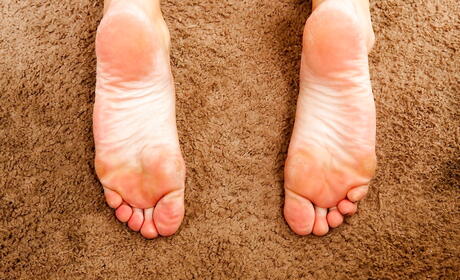 Sexy american blonde milf Alana Luv in nasty foot fetish 